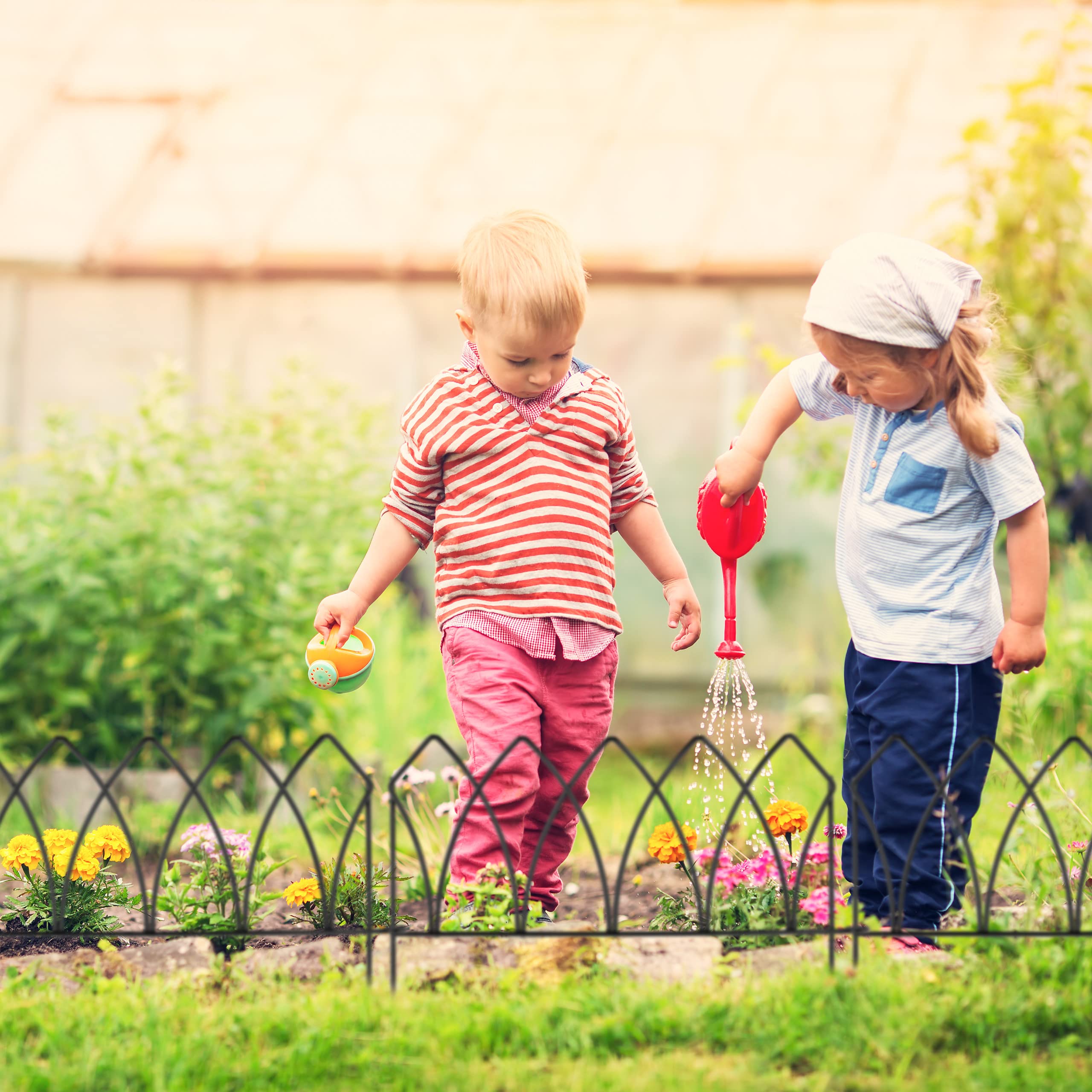 Relaxdays Beetzaun Metall, HxB je 29,5x43,5 cm, Garten Beeteinfassung zum Stecken, 4 Zaunelemente, Bogen-Optik, schwarz